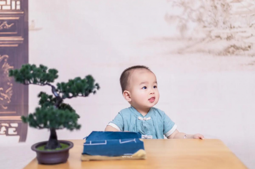 三明怀孕肚子中间凹两边凸