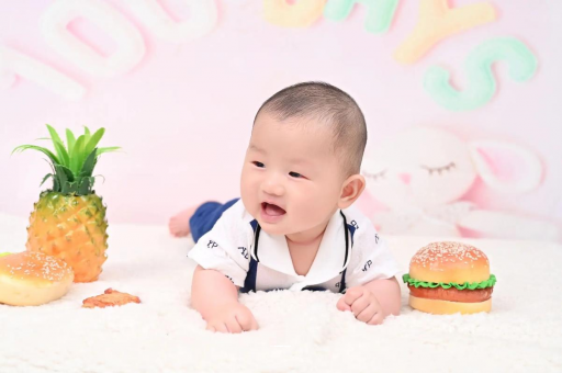 三明宝宝在妈妈肚子里